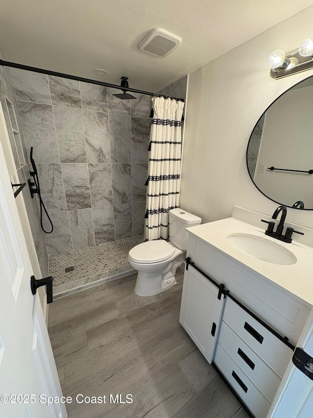 1515 Huntington Ln Unit 915, Rockledge, FL 32955 - full bath with vanity, tiled shower, and wood finished floors