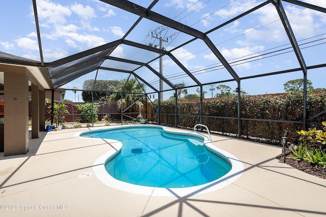 713 Del Mar Cir, Melbourne, FL 32904 - view of swimming pool featuring a patio area, a fenced backyard, and a lanai
