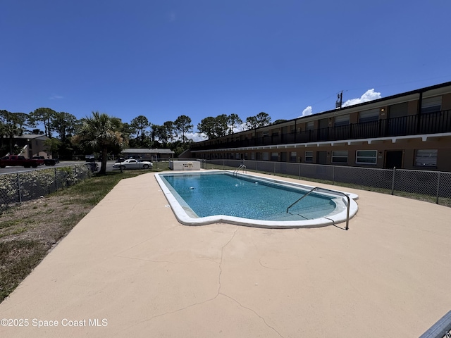 1721 Dixon Blvd Unit 36, Cocoa, FL 32922 - community pool with a patio