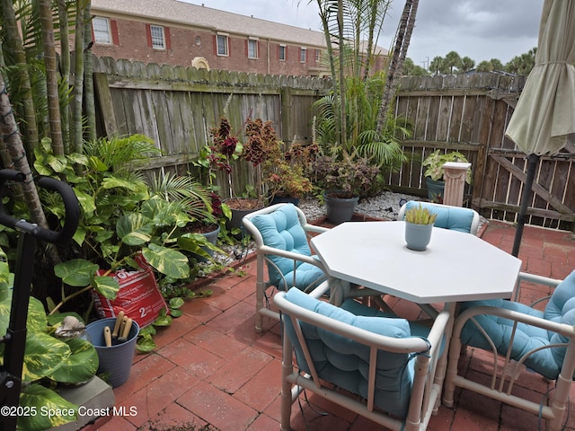 152 E Colonial Ct Unit 84, Indian Harbour Beach, FL 32937 - view of patio with outdoor dining area