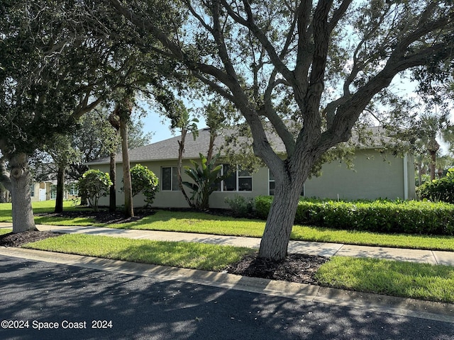 184 Calico Ln, Indialantic, FL 32903 - view of front of property with a front yard and stucco siding