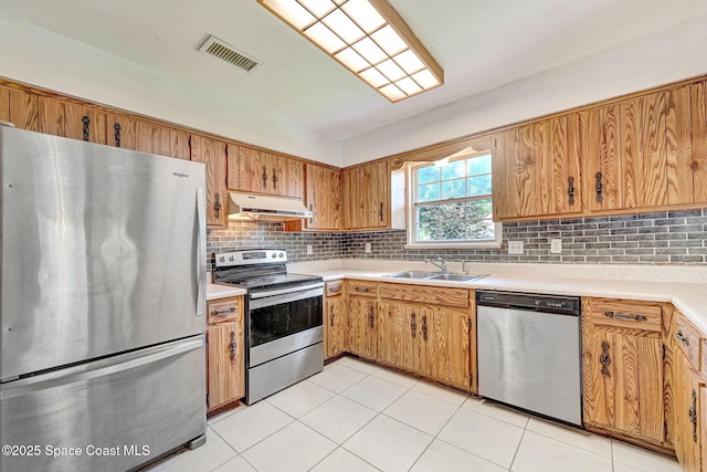 1081 Sunswept Rd NE, Palm Bay, FL 32905 - kitchen featuring stainless steel appliances, under cabinet range hood, light countertops, and decorative backsplash