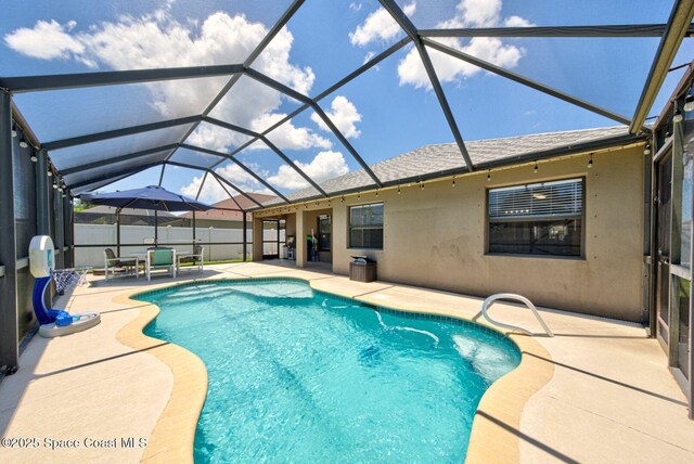 4082 Brantley Cir, Rockledge, FL 32955 - view of swimming pool featuring a patio area and a lanai