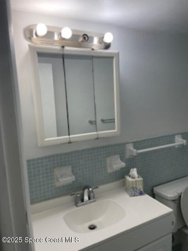 230 Columbia Dr Unit 208, Cape Canaveral, FL 32920 - bathroom with vanity and toilet