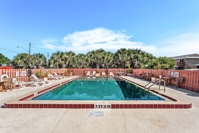 712 Sea Palm Ln, Satellite Beach, FL 32937 - community pool with a patio
