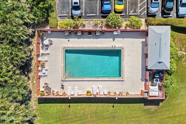 712 Sea Palm Ln, Satellite Beach, FL 32937 - bird's eye view of a pool area