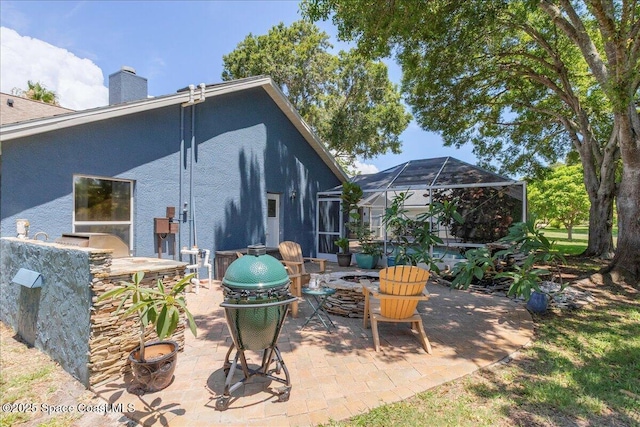 970 Pelican Ln, Rockledge, FL 32955 - view of patio with an outdoor kitchen, a lanai, an outdoor bar, and an outdoor fire pit