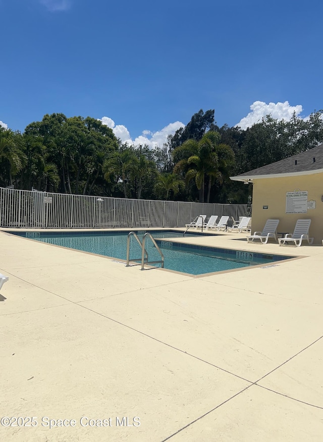 537 6th St, Vero Beach, FL 32962 - community pool with a patio area and view of scattered trees
