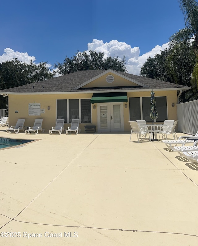 537 6th St, Vero Beach, FL 32962 - exterior space with a community pool