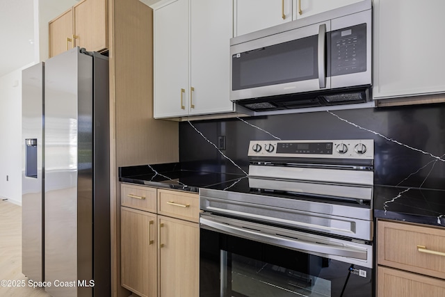 2943 Creech Ave SE, Palm Bay, FL 32909 - kitchen featuring stainless steel appliances, dark countertops, and light brown cabinets