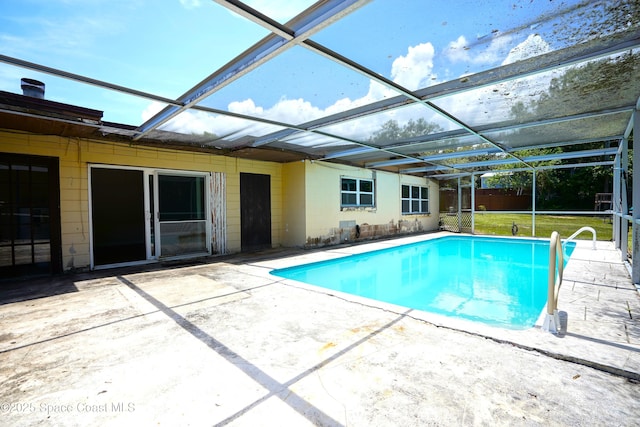 614 W Ct, Titusville, FL 32796 - swimming pool with a patio area and glass enclosure