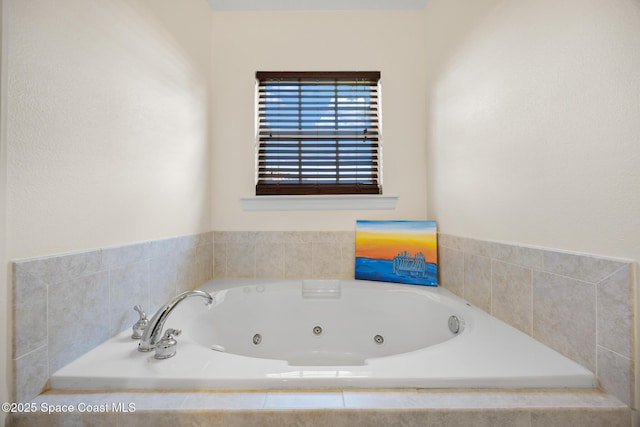 1375 Isabella Dr Unit 108, Melbourne, FL 32935 - full bathroom featuring a tub with jets