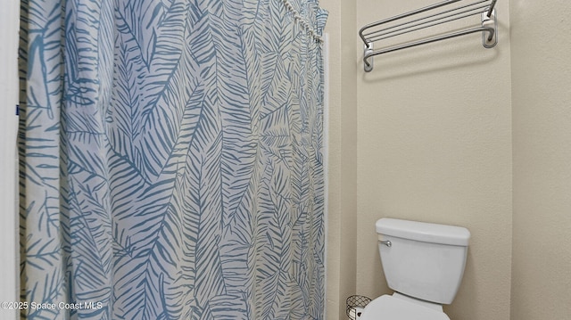 4060 Aria Dr, Melbourne, FL 32904 - full bathroom featuring a shower with curtain
