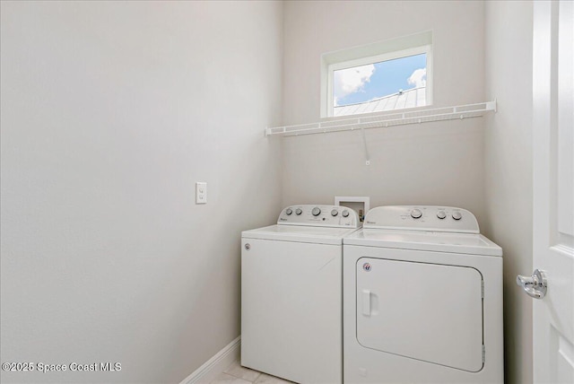 608 Lorelei Ave, Melbourne, FL 32901 - laundry room with washing machine and dryer and baseboards