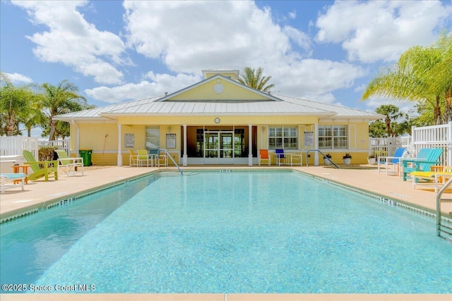 608 Lorelei Ave, Melbourne, FL 32901 - community pool with a patio