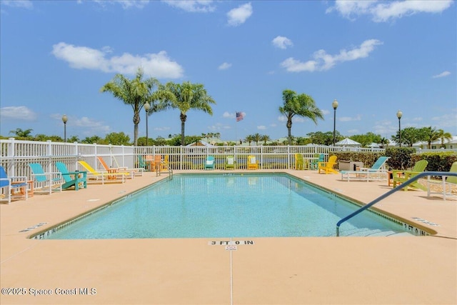 608 Lorelei Ave, Melbourne, FL 32901 - community pool with a patio