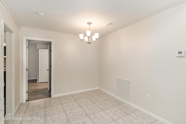1337 Pakenham St NW, Palm Bay, FL 32907 - spare room with a chandelier, a textured ceiling, and a smoke detector
