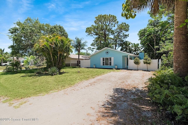 1256 16th Ave SW, Vero Beach, FL 32962 - view of front of home with dirt driveway