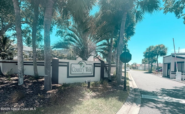 597 Pine Forest Ct, Melbourne, FL 32940 - photo 2