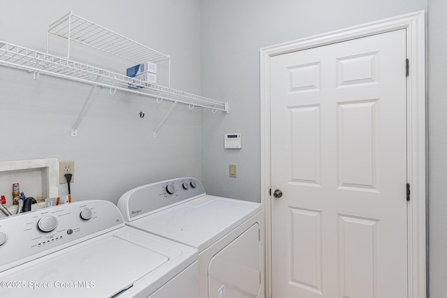 609 Cedar Side Cir NE, Palm Bay, FL 32905 - laundry room featuring independent washer and dryer