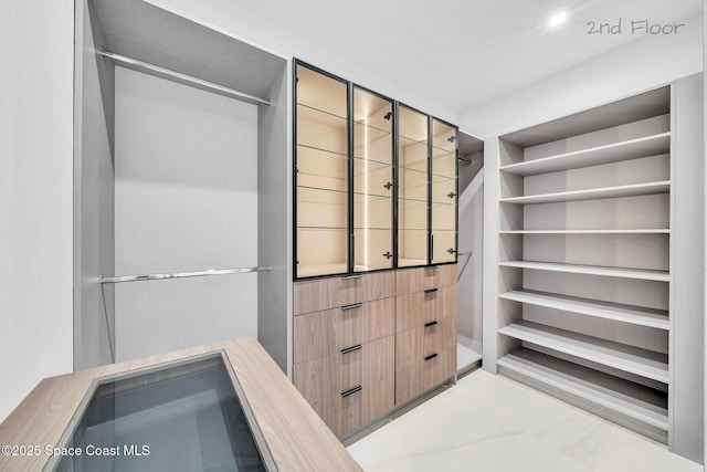 16 Seaside Ave, Key Largo, FL 33037 - view of walk in closet