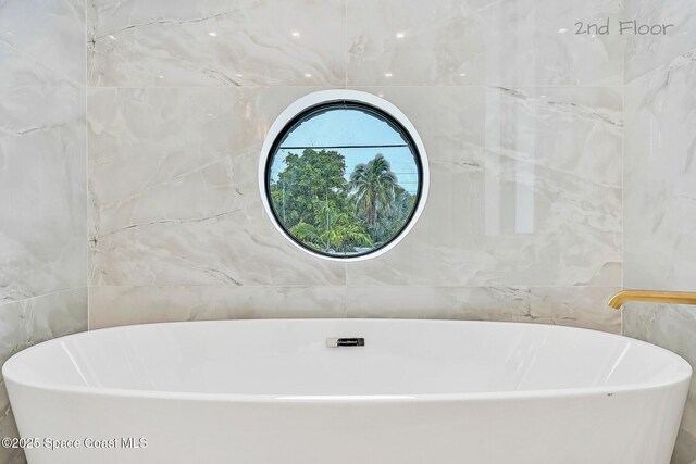 16 Seaside Ave, Key Largo, FL 33037 - full bath featuring a soaking tub and tile walls