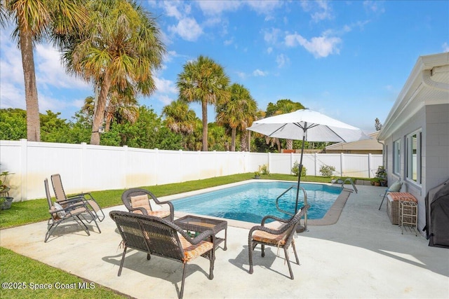 955 Bartlett Ln, Rockledge, FL 32955 - view of swimming pool with a fenced backyard and a patio