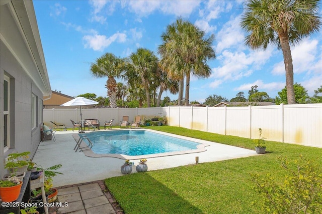 955 Bartlett Ln, Rockledge, FL 32955 - view of swimming pool featuring a patio area and a fenced backyard