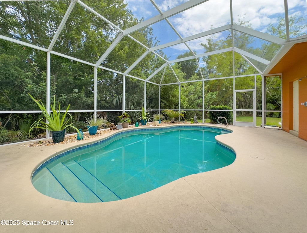 1045 Worthington Spring Dr, Melbourne, FL 32940 - outdoor pool featuring a patio and view of scattered trees