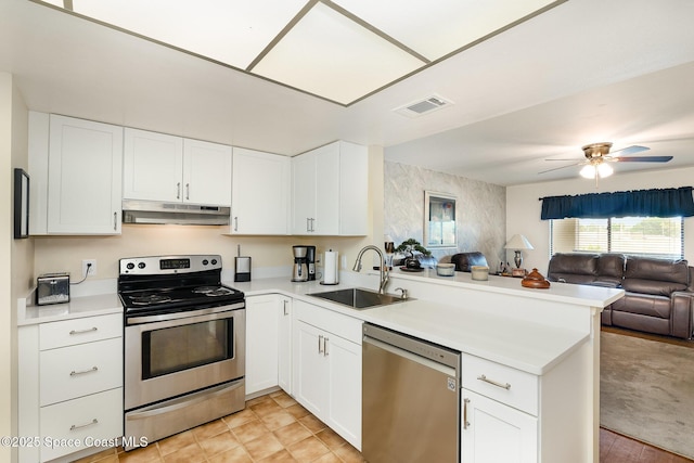 1515 Huntington Ln Unit 423, Rockledge, FL 32955 - kitchen featuring stainless steel appliances, under cabinet range hood, open floor plan, a peninsula, and light countertops