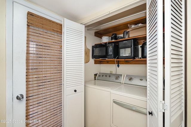 1515 Huntington Ln Unit 423, Rockledge, FL 32955 - laundry area with washer and clothes dryer