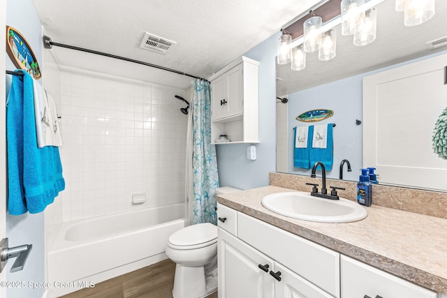 2815 S Atlantic Ave Unit 606, Cocoa Beach, FL 32931 - full bath with vanity, shower / tub combo, wood finished floors, and a textured ceiling