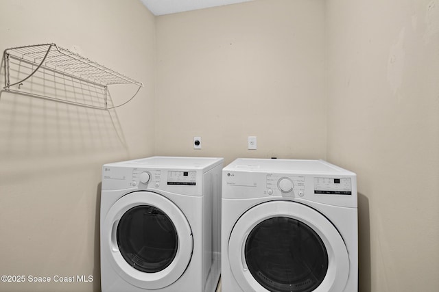 147 Ocean View Ln, Melbourne, FL 32903 - laundry area featuring separate washer and dryer