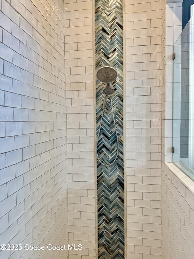 4569 Chastain Dr, Melbourne, FL 32940 - bathroom featuring a tile shower