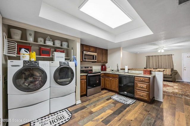 1515 Huntington Ln Unit 227, Rockledge, FL 32955 - laundry area with dark wood finished floors, washer and dryer, and ceiling fan
