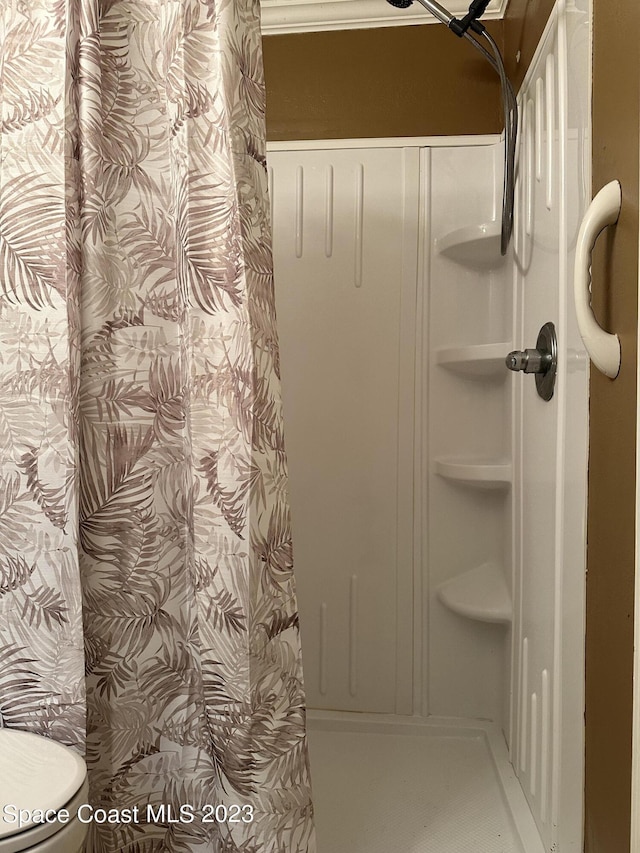 350 Taylor Ave Unit 11B2, Cape Canaveral, FL 32920 - bathroom featuring a shower with curtain and toilet