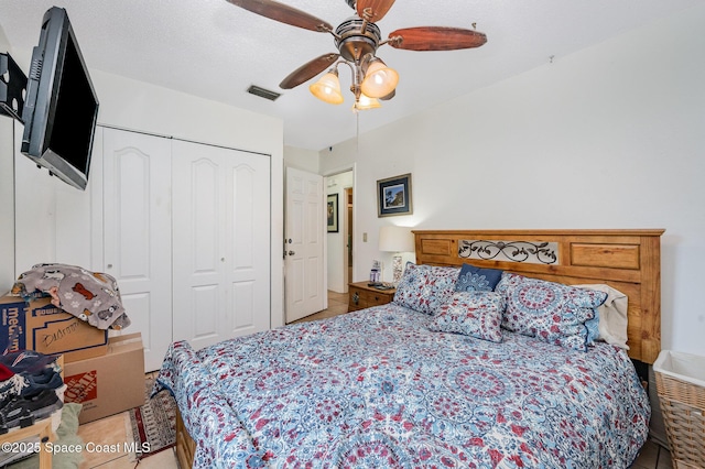 957 Stage St SE, Palm Bay, FL 32909 - bedroom featuring light tile patterned floors, a closet, and a ceiling fan