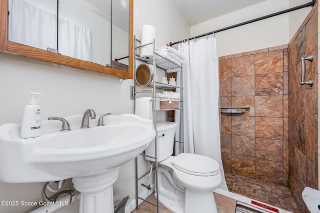 957 Stage St SE, Palm Bay, FL 32909 - bathroom with a tile shower and tile patterned floors