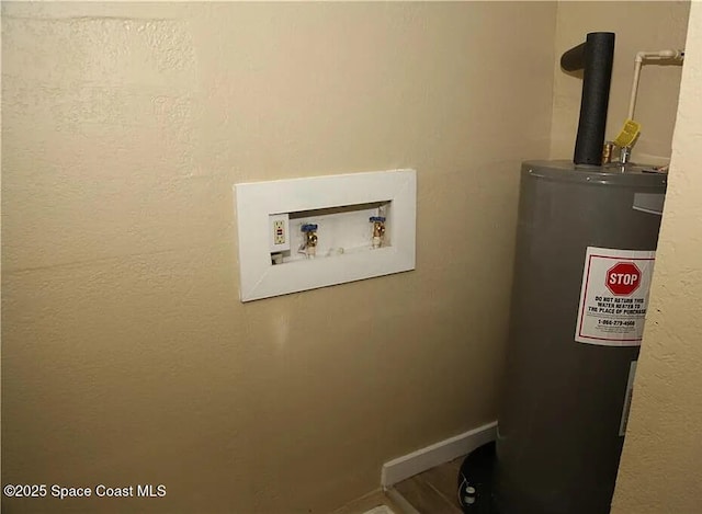 1038 W 10th St, Lakeland, FL 33805 - utility room with water heater