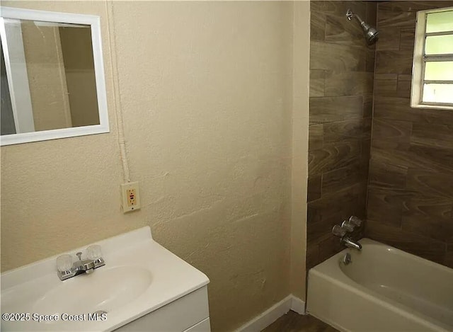 1038 W 10th St, Lakeland, FL 33805 - full bath with vanity and shower / bath combination
