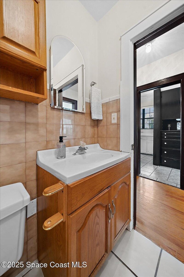 415 2nd Ave, Indialantic, FL 32903 - bathroom with vanity and toilet