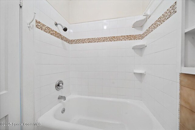 415 2nd Ave, Indialantic, FL 32903 - full bath featuring tub / shower combination