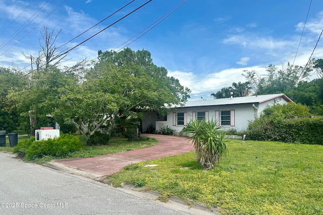 979 Bouganvillea Dr, Rockledge, FL 32955 - ranch-style home featuring a front lawn and stucco siding