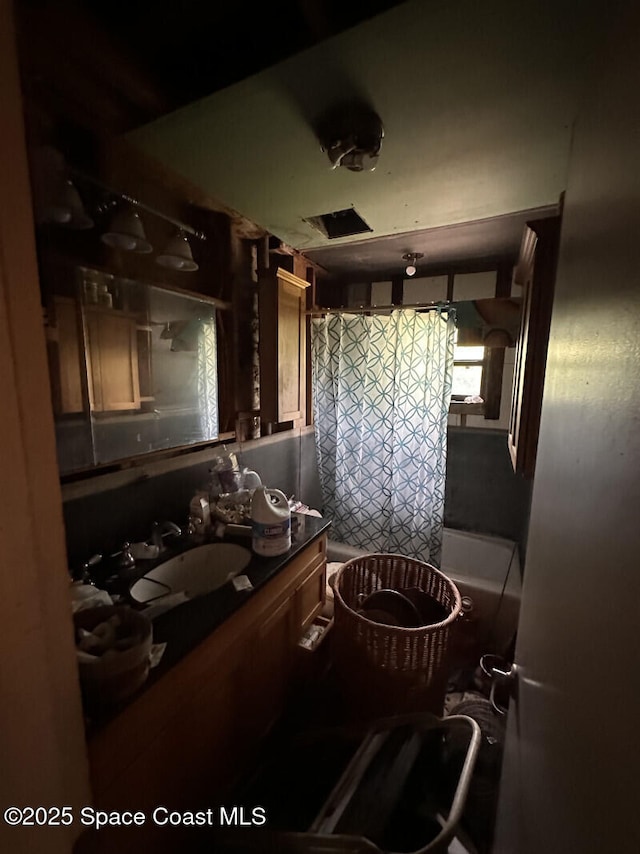 2793 N Breeze Rd, Melbourne, FL 32935 - full bathroom featuring vanity and curtained shower