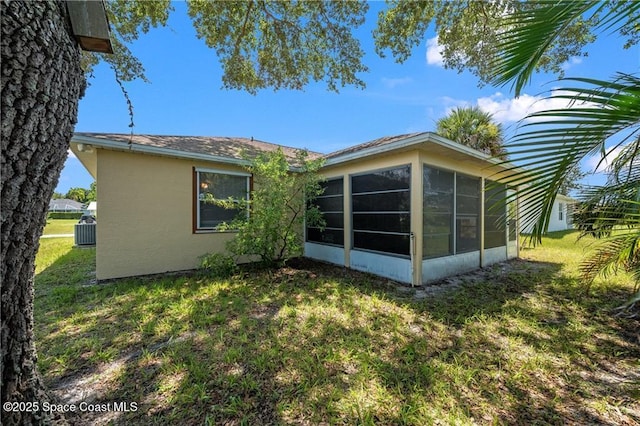 1020 Seamist Ln, Sebastian, FL 32958 - back of property featuring stucco siding, a sunroom, and a yard