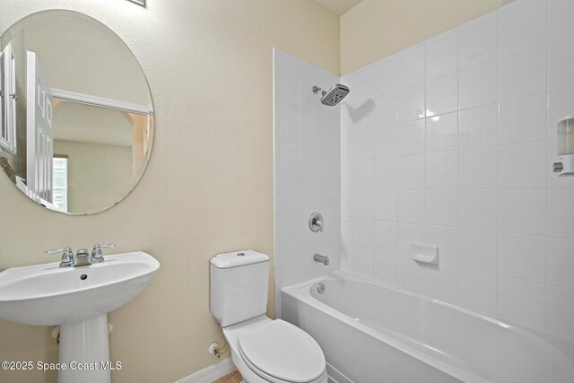 2690 Cypress Tree Trl, Saint Cloud, FL 34772 - full bath featuring toilet and shower / bathtub combination