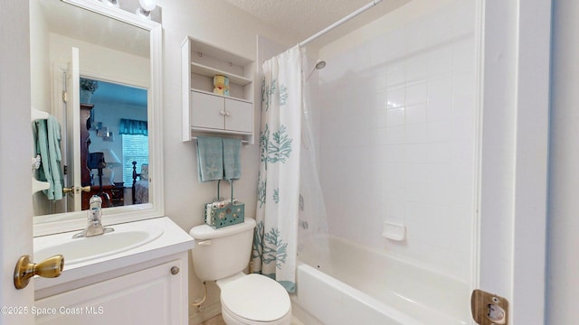 1347 Hampton Park Ln, Melbourne, FL 32940 - full bath featuring vanity and shower / bathtub combination with curtain