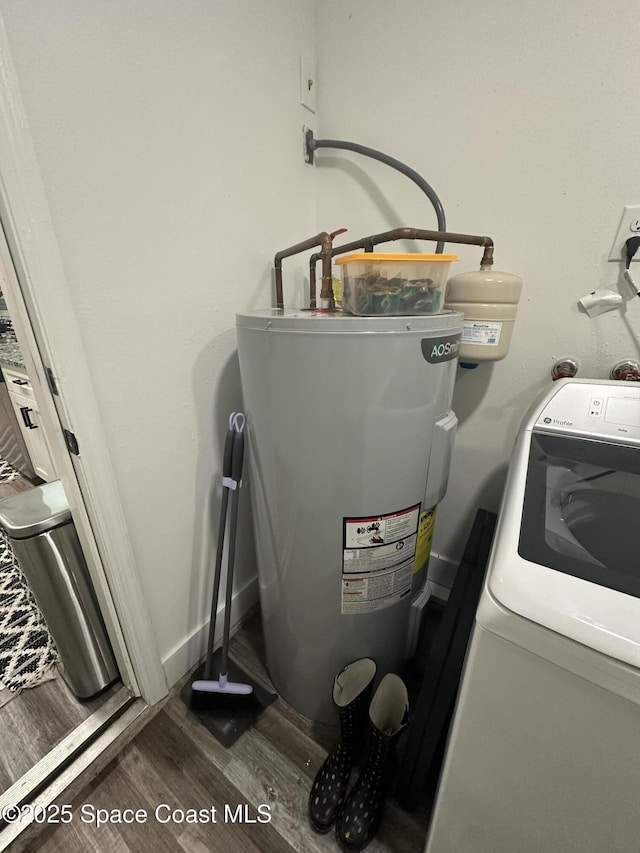 6240 Grissom Pkwy, Cocoa, FL 32927 - utility room with water heater and washer / clothes dryer