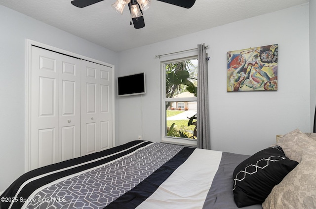 2606 Tepee Ave SE, Palm Bay, FL 32909 - bedroom featuring a closet and ceiling fan