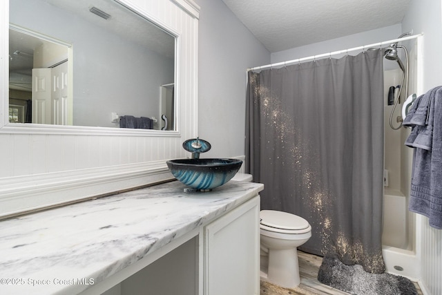 2606 Tepee Ave SE, Palm Bay, FL 32909 - bathroom featuring vanity, wood finished floors, curtained shower, and a textured ceiling